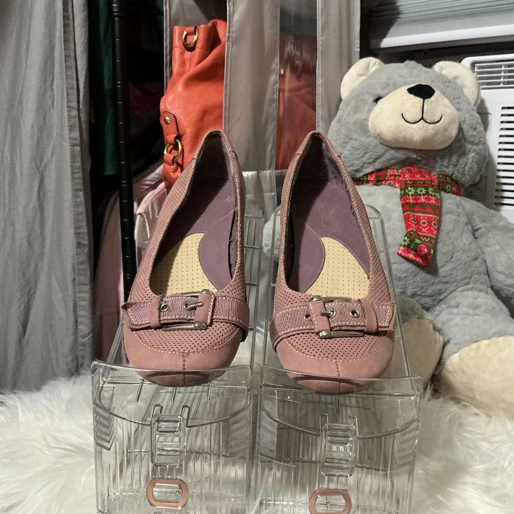 Women’s flats
